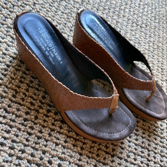 Donald J Pliner Sandals made in the mountains of Italy! - Picture 7 of 7